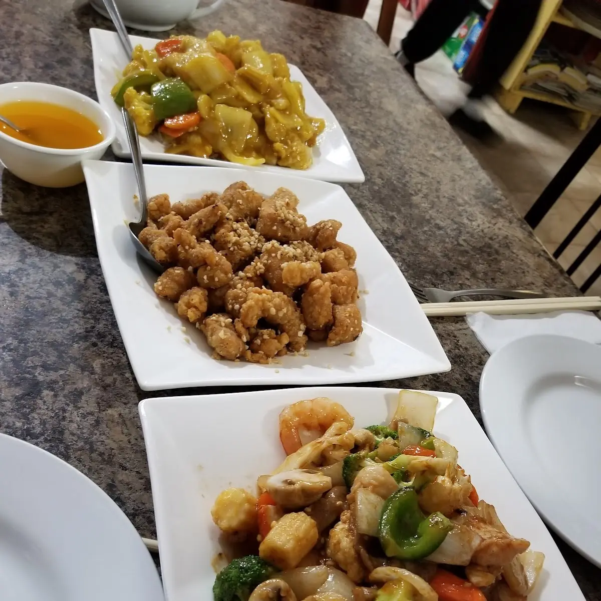 Highlights, Thong La's Restaurant