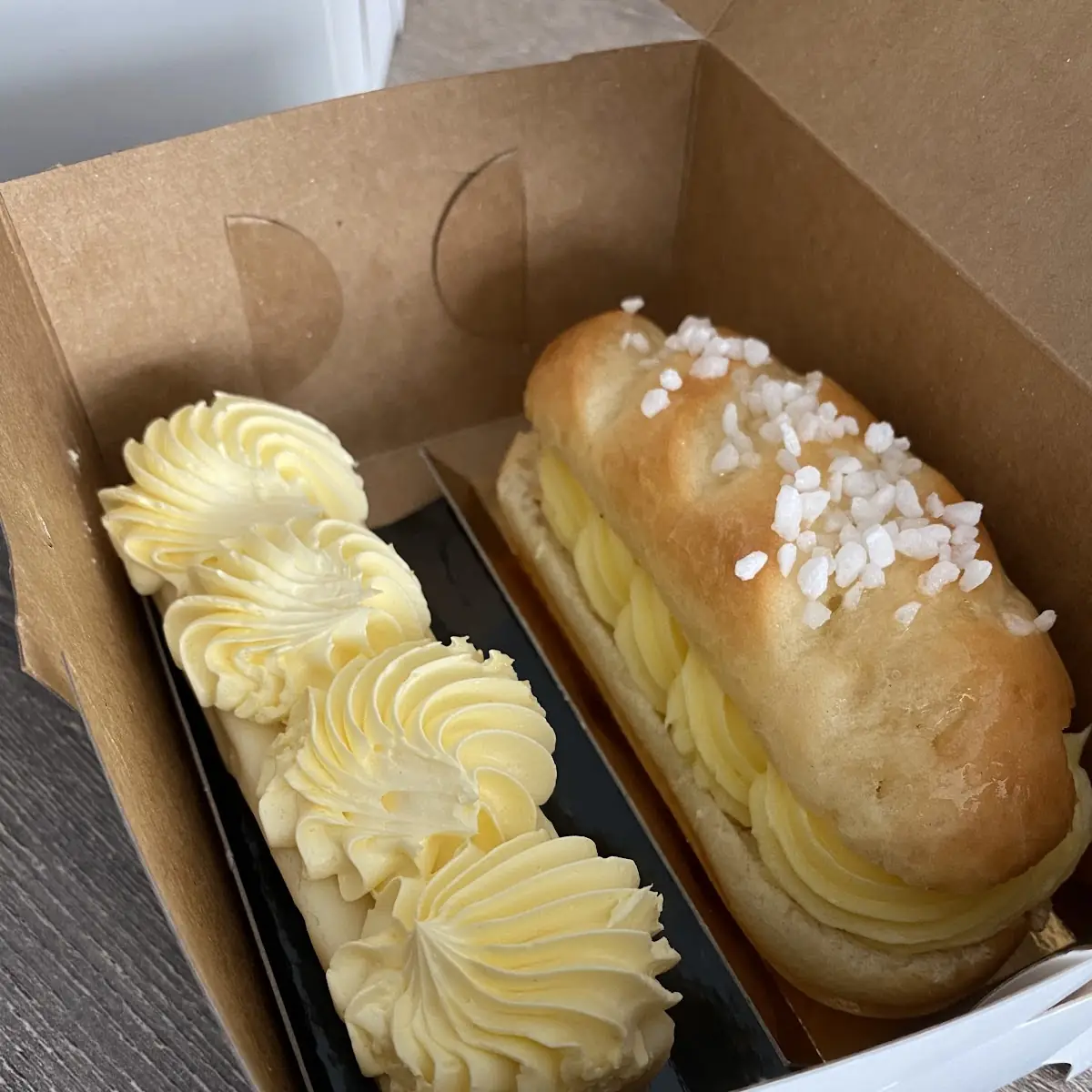 Eclair Crème Brulée