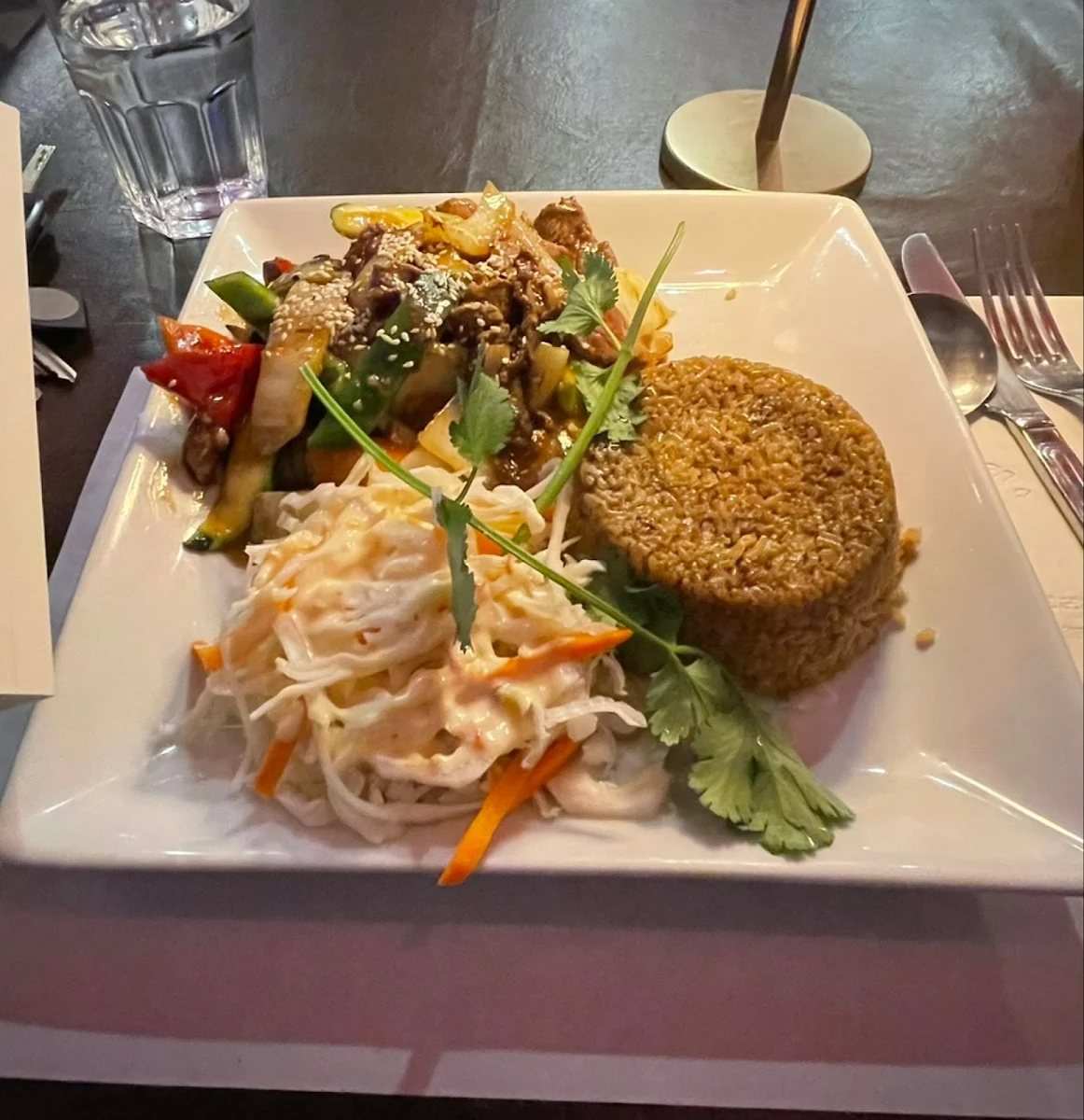 14C- Riz Frit À La Saigonaise( poulet et crevettes) inclus 3 rouleaux impériaux