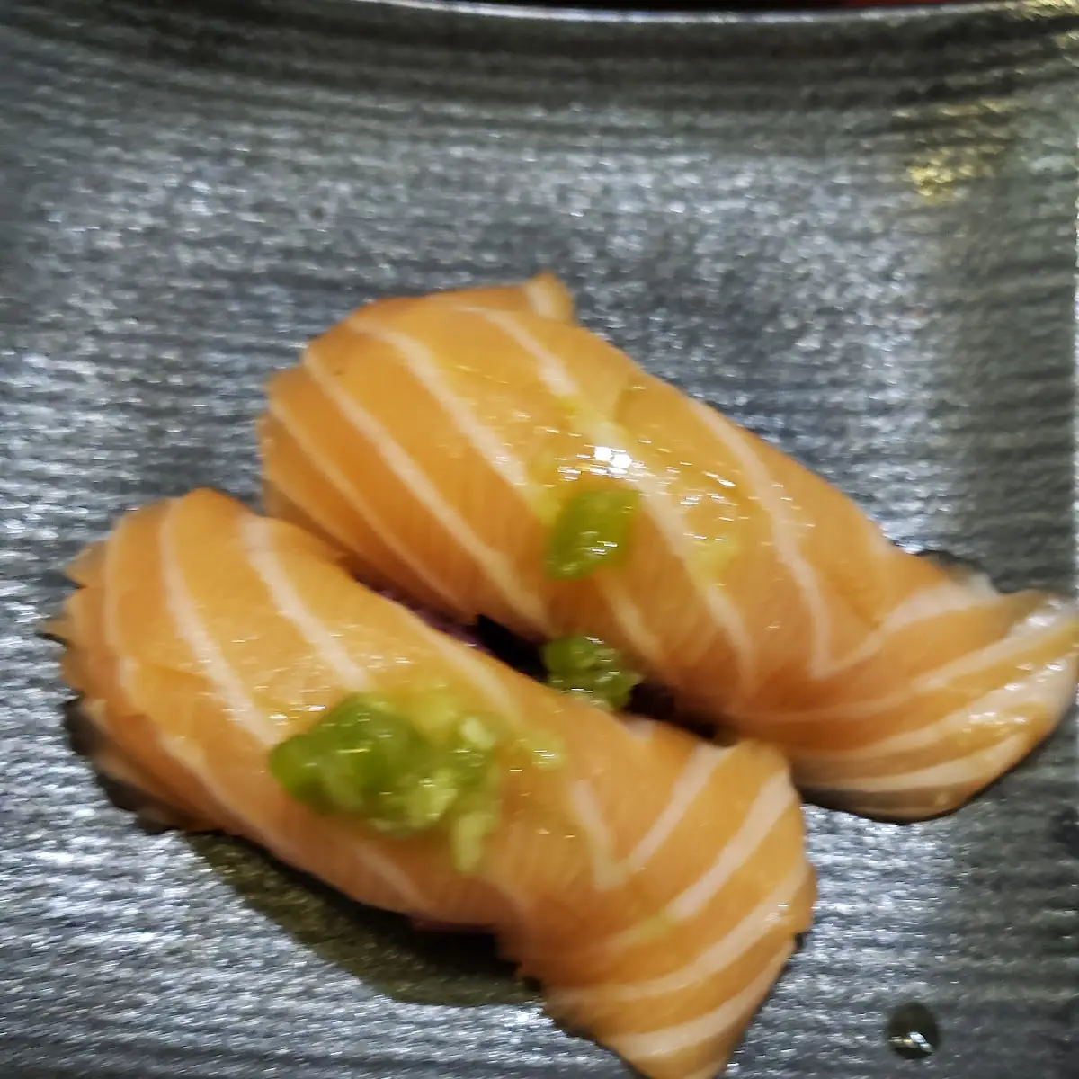 Salmon Roll (Hoso Maki)