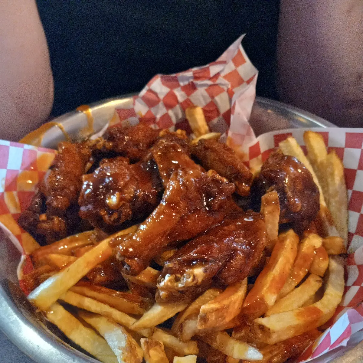 10 Bone-In Wings Fry Basket