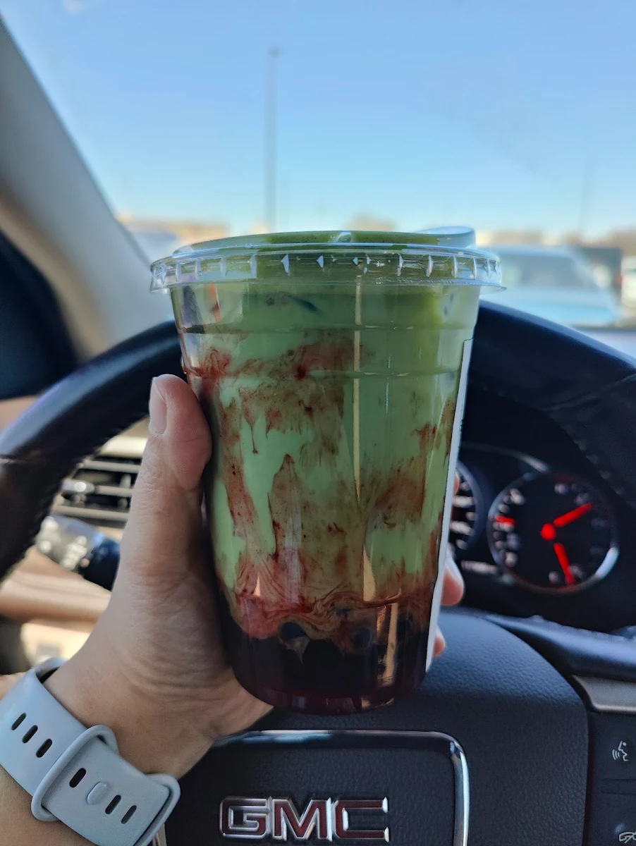 Strawberry Matcha Latte 16 Oz