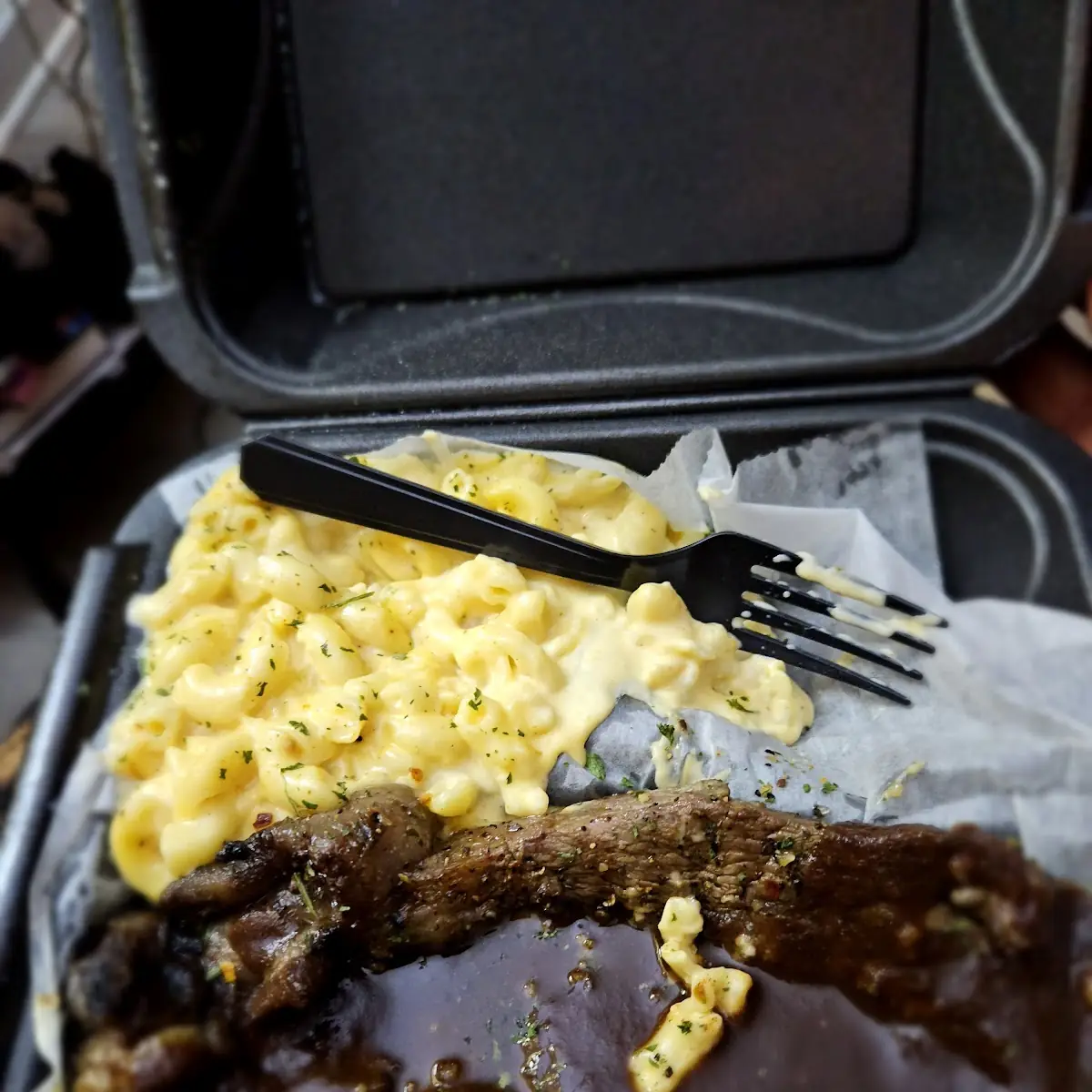 10 Oz Ribeye Steak w Mac and Cheese