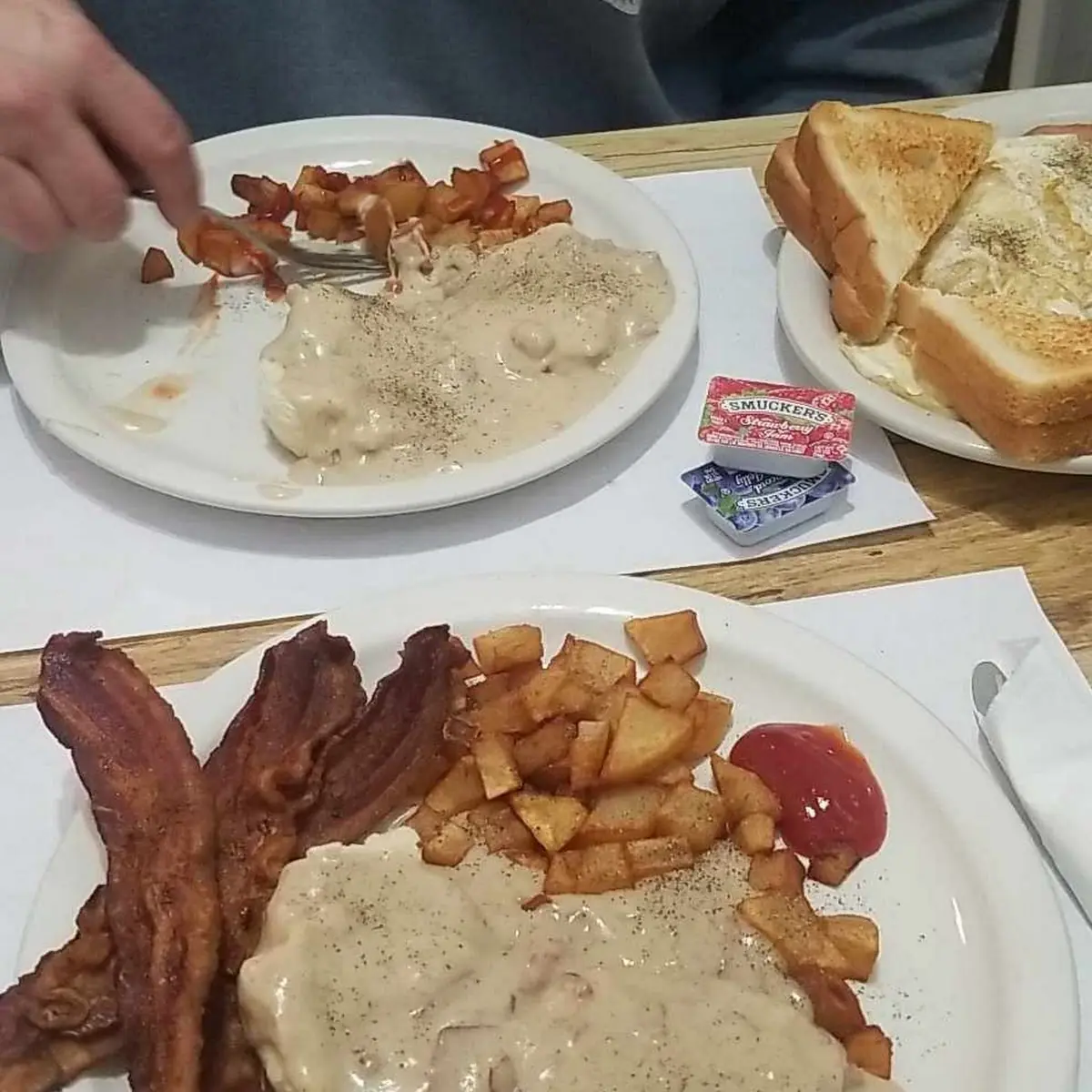 Chipped Beef Gravy on Biscuits