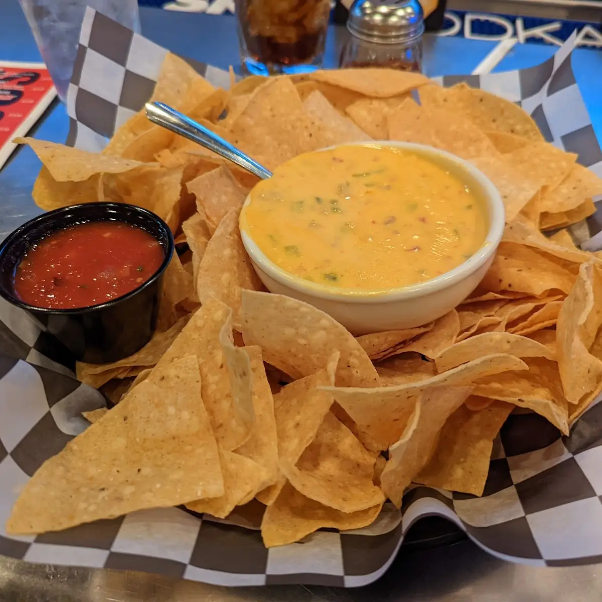 Chips Queso & Salsa