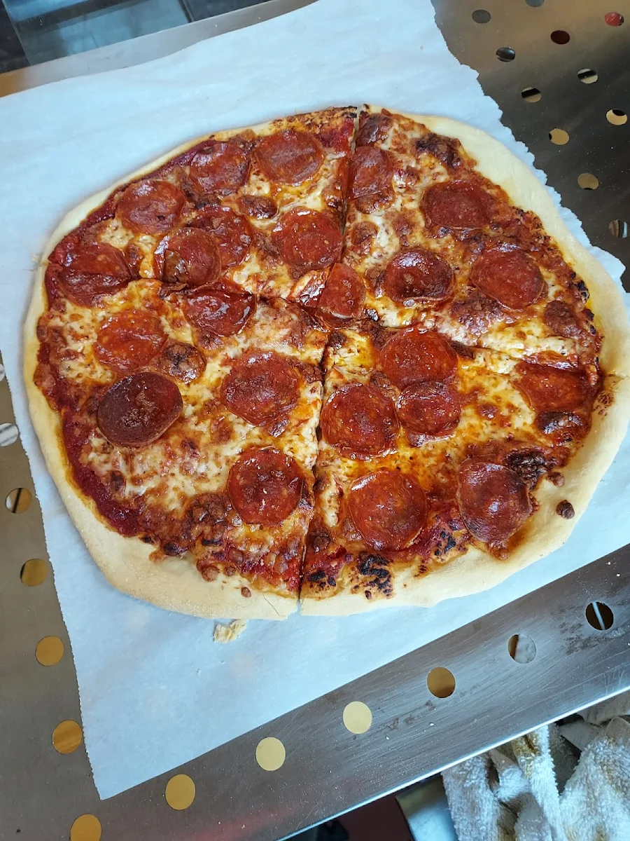 lg Pepperoni Pizza