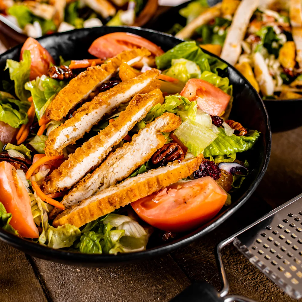Repas Cobb Au Poulet, Chez Louis Poulet Et Pizza