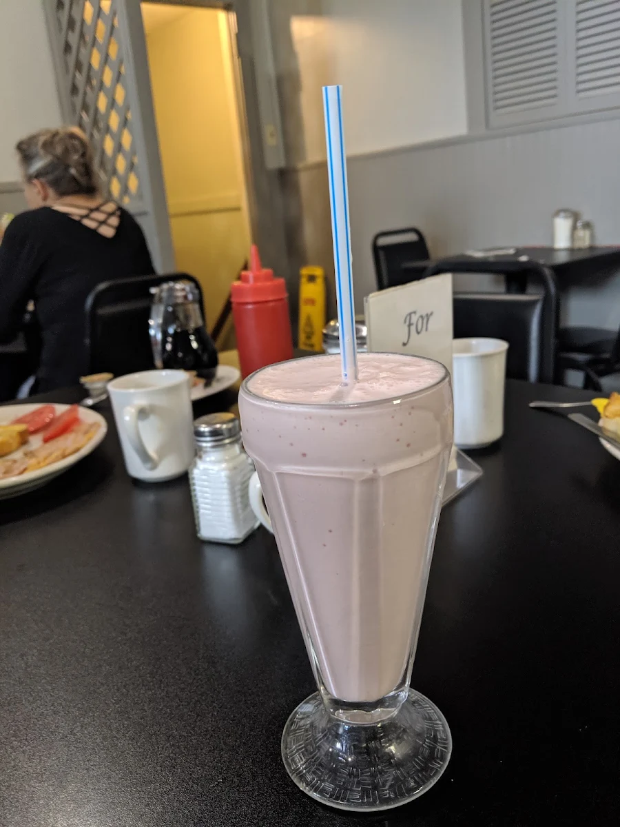 Strawberry Milkshake, Bartliff's Bakery & Restaurant