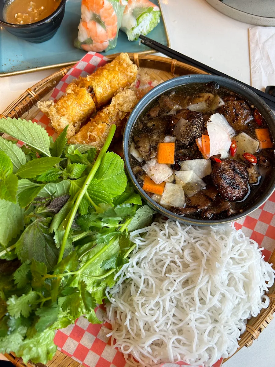 T17. Crab Spring Roll (鲜蟹肉饼)
