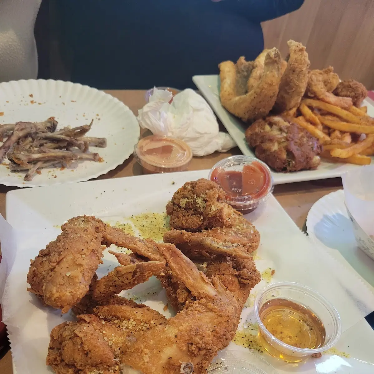 Chicken Wings with Fries