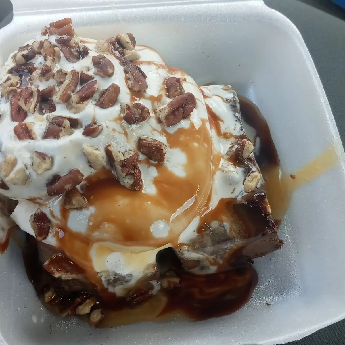 Turtle Pecan Caramel Brownie Sundae