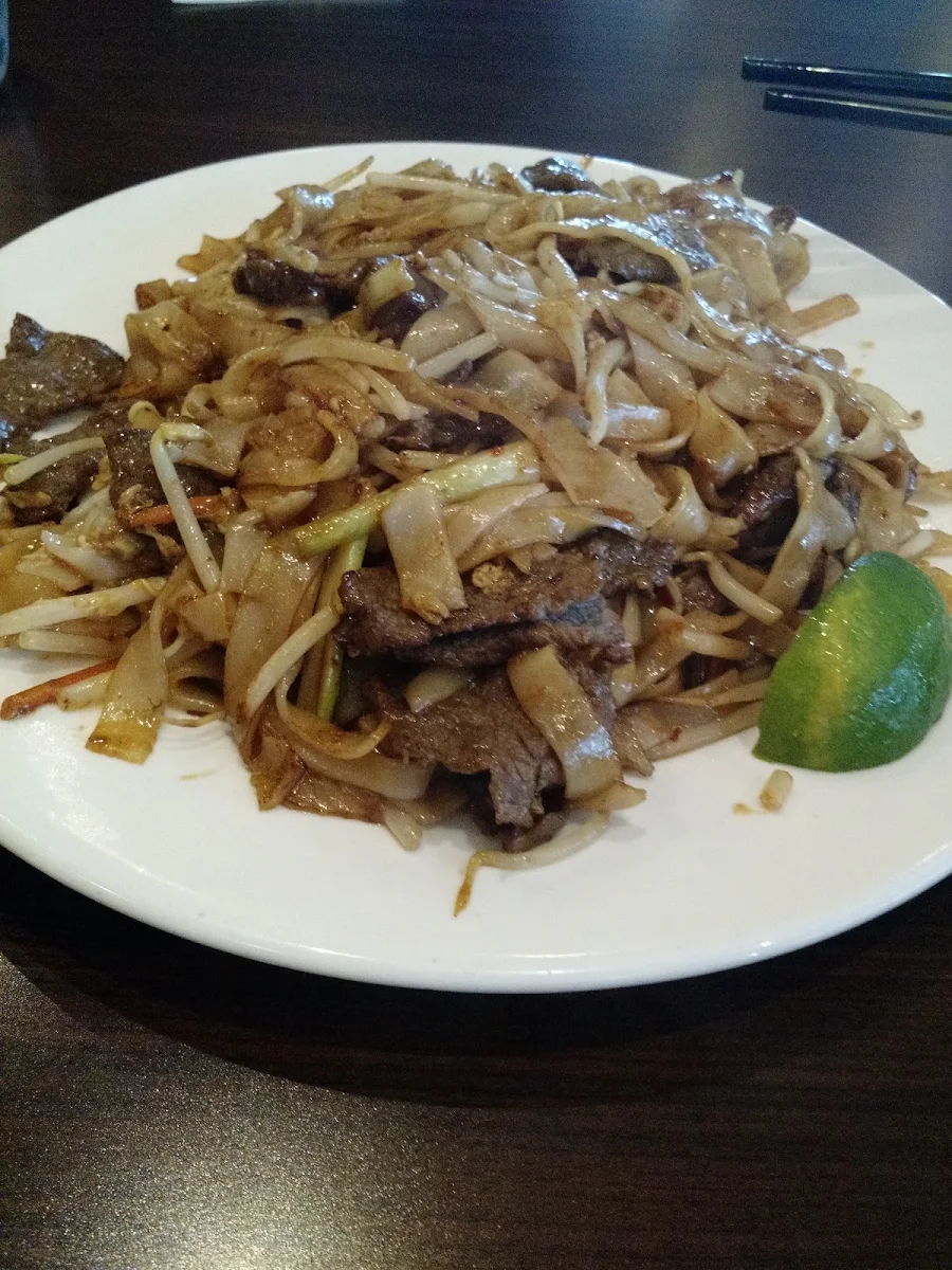 Pad See EW Beef