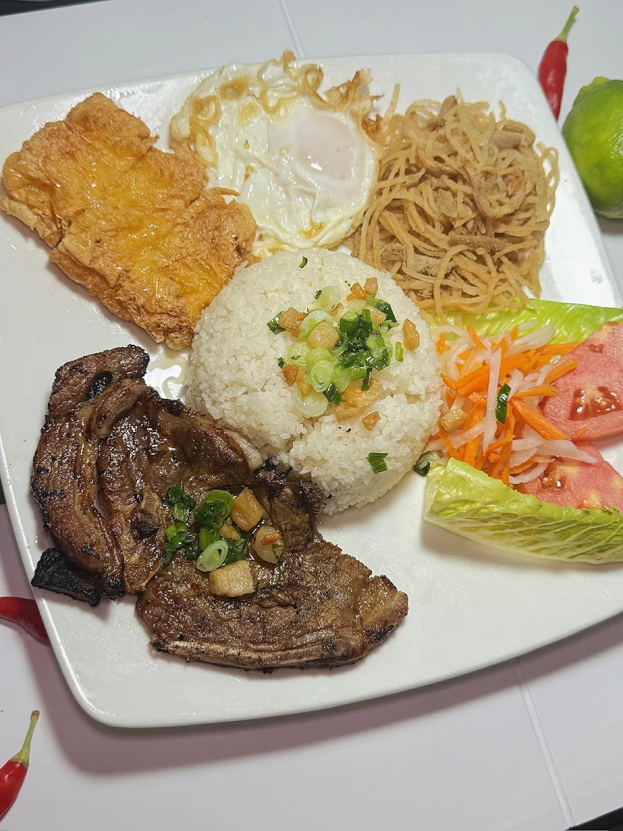 Cơm Sườn Đặc Biệt
