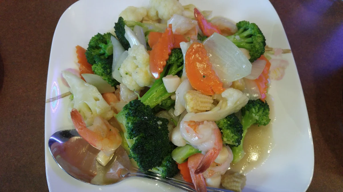 Scallops & Prawns with Vegetables, China Taste Restaurant Ltd