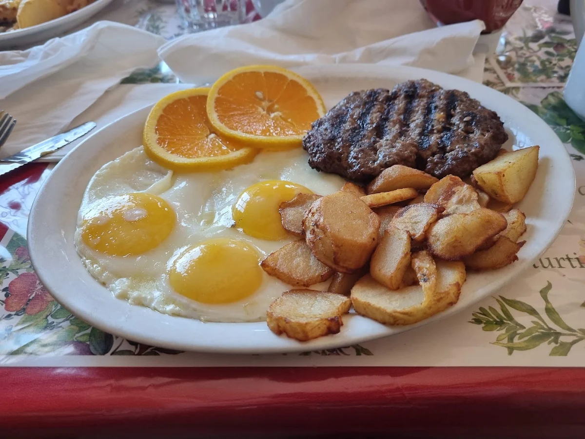 Beef with Eggs and Fried Potatoes, Riverview Inn & Restaurant