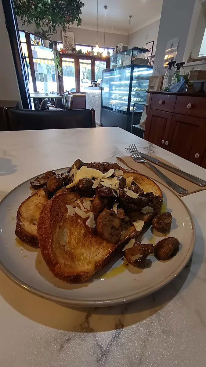 Mushroom on Toast, Hideout 2081