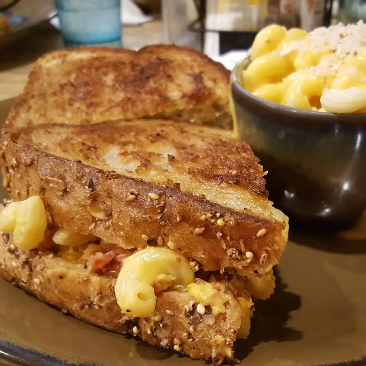 Bacon Mac and Cheese Sandwich