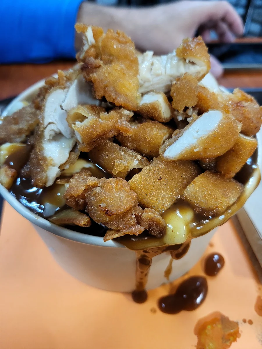Poutine Au Poulet Chicken Poutine, La Poule Givrée