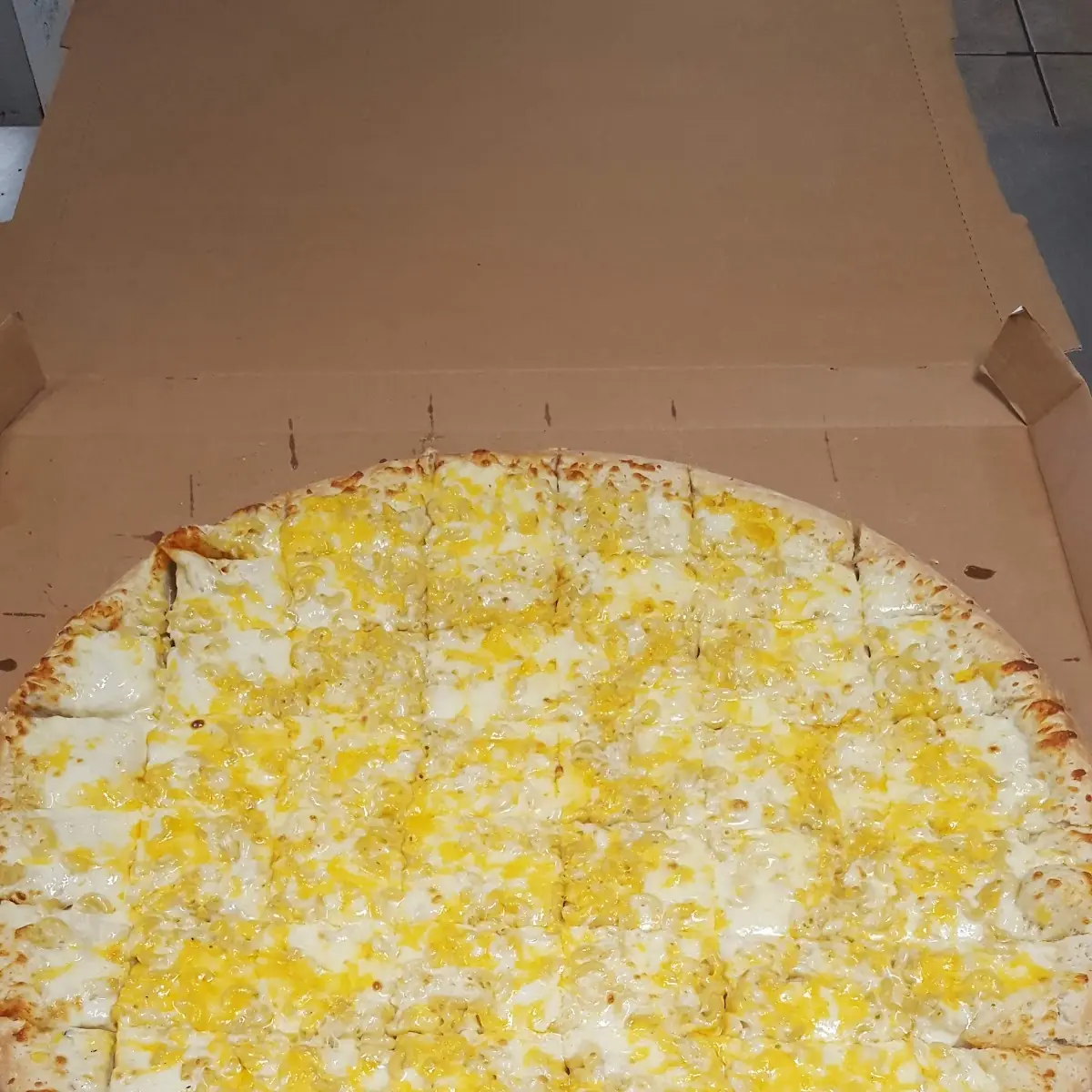 Mac and Cheese Pizza