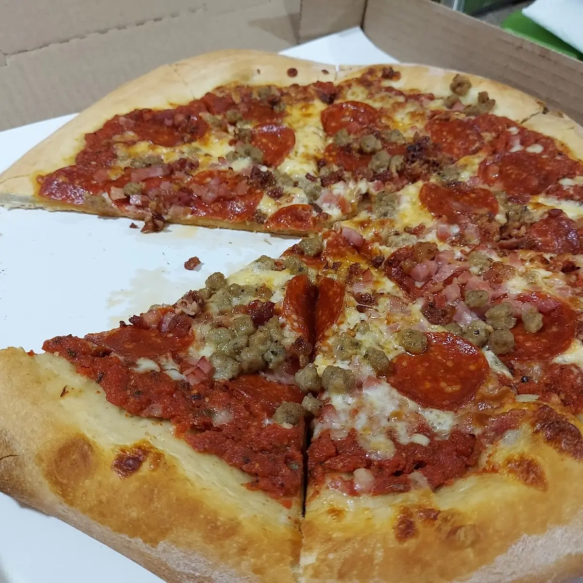 Carnivore 14 Pizza