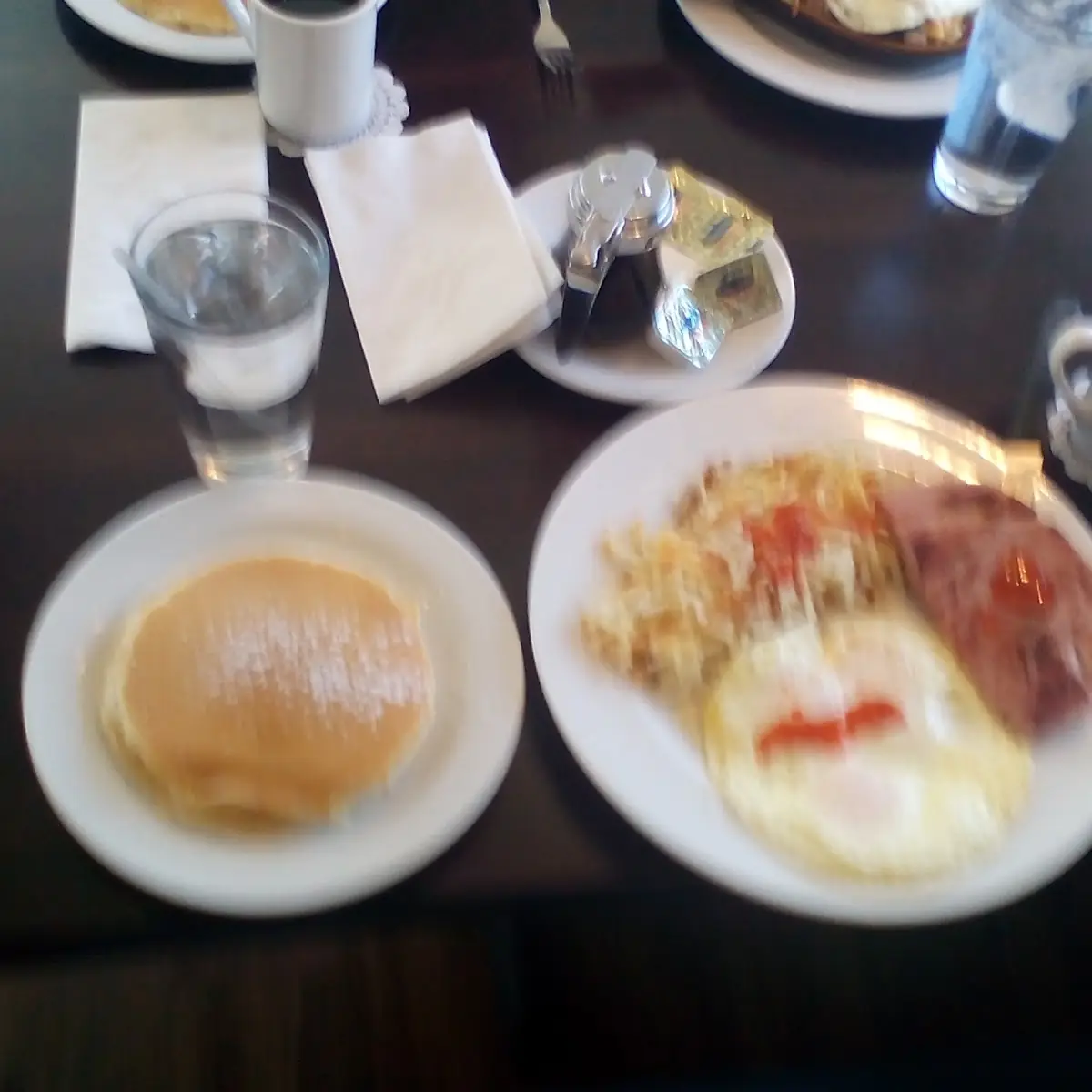 Hash Browns Eggs and Jamón