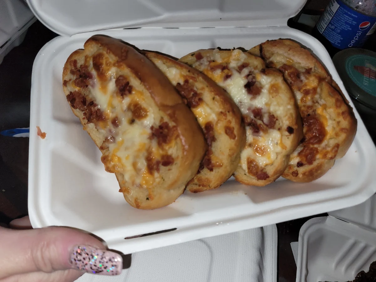 Garlic Bread With Cheese and Bacon