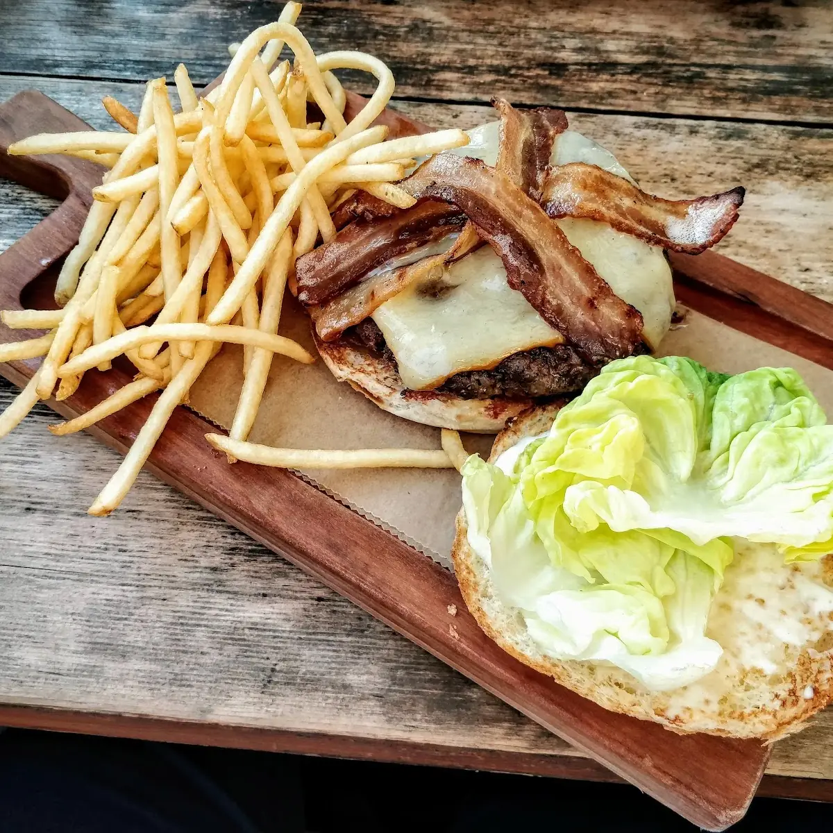 Uli's Burger and Fries, Uli's Restaurant