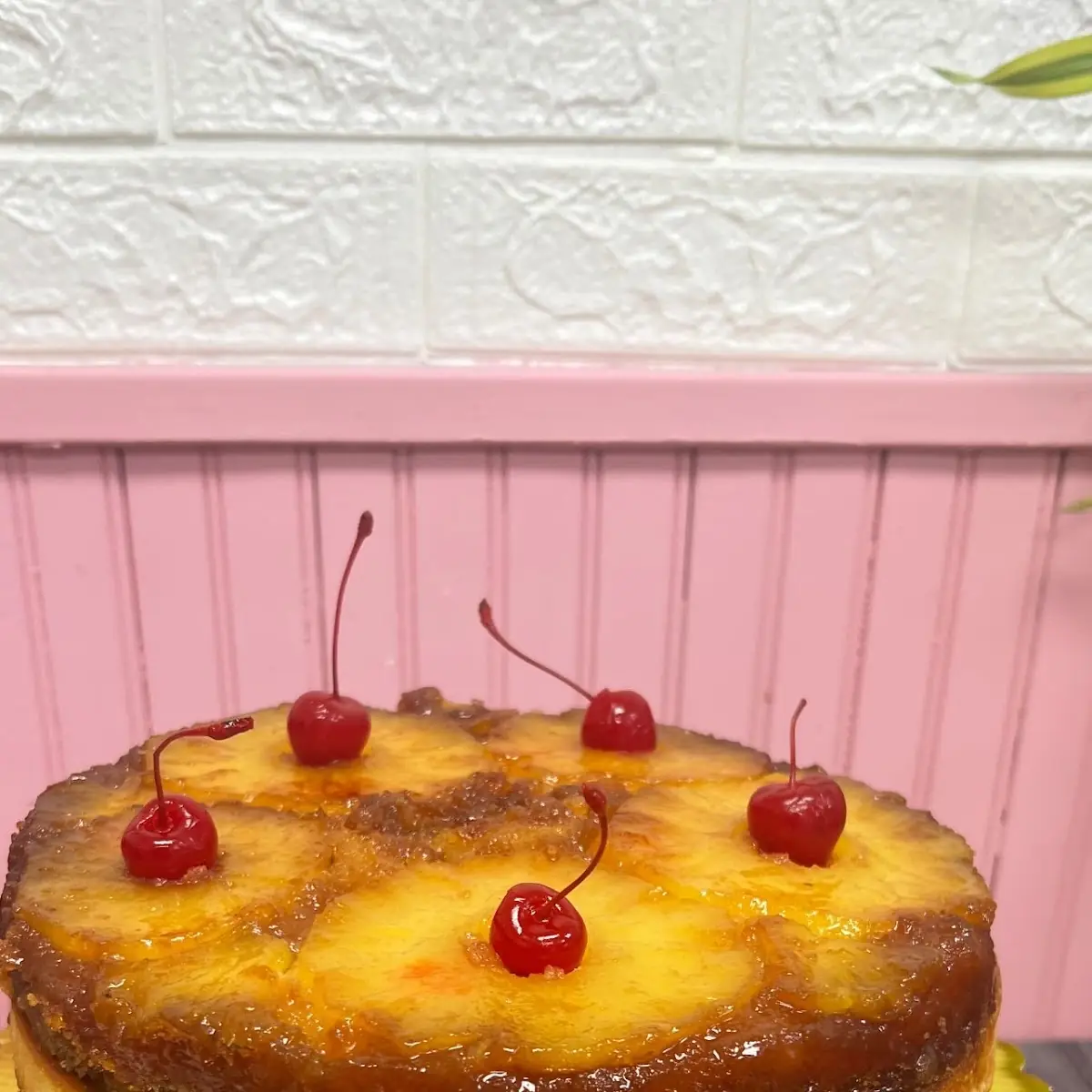 Porción de Pastel de Piña Pineapple Cake Portion