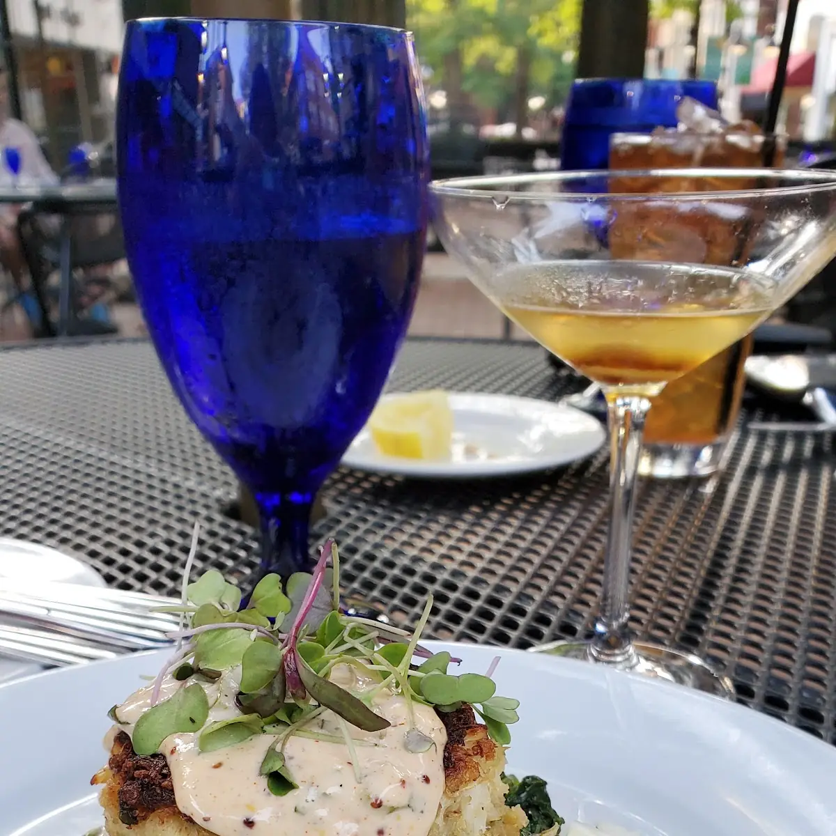 Jumbo Lump Crabcake with Spinach & Remoulade