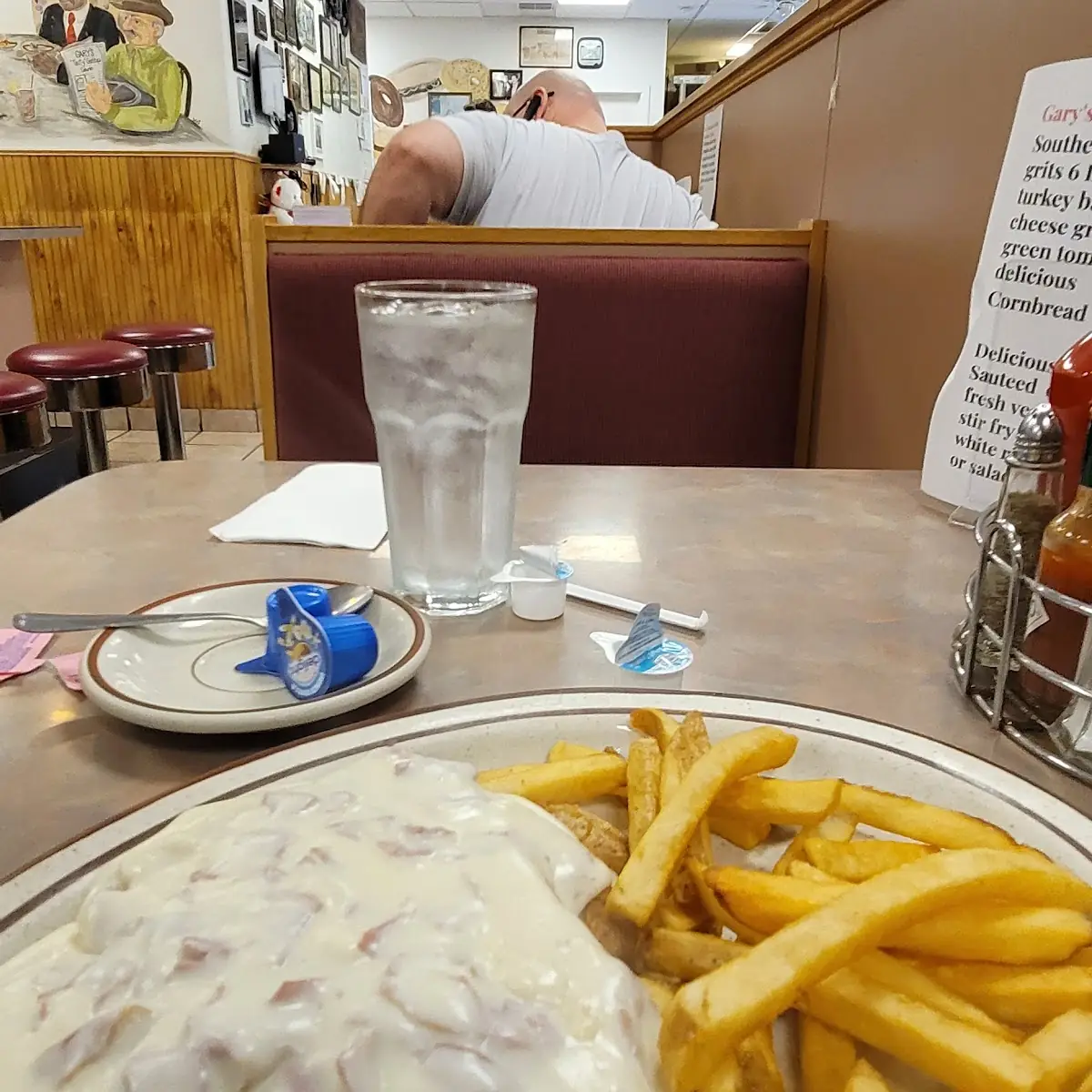 Chipped Corn Beef Gravy with Cheesy Grits