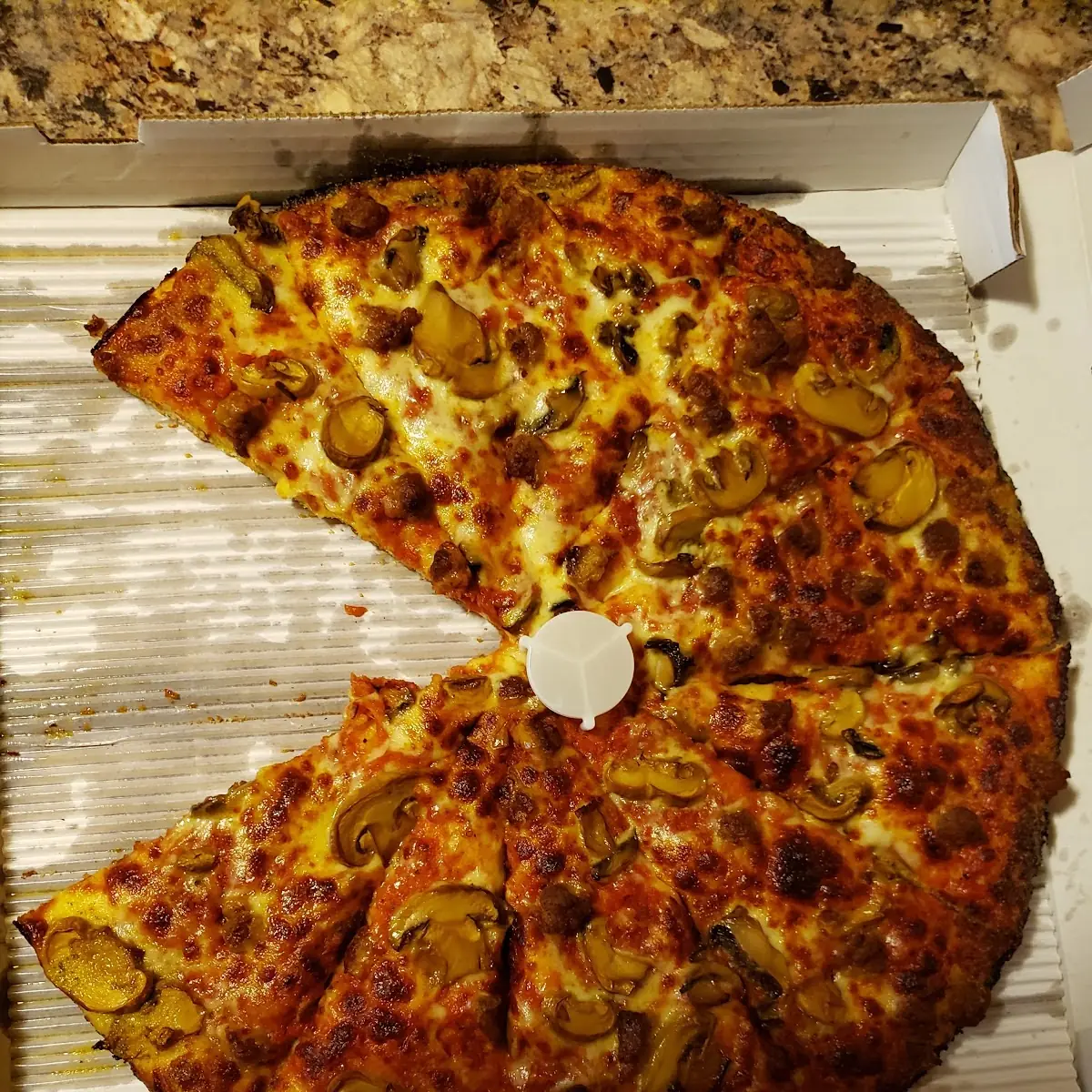 16 Pan-Pizza with Sausage and Mushrooms