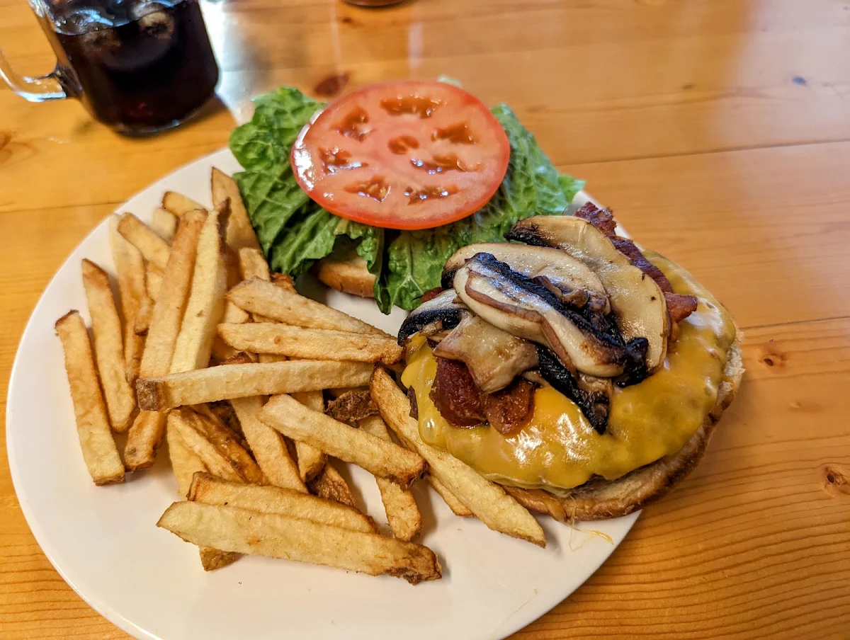 Fort Burger, Fort Alexandria Cafe & Fruit Stand