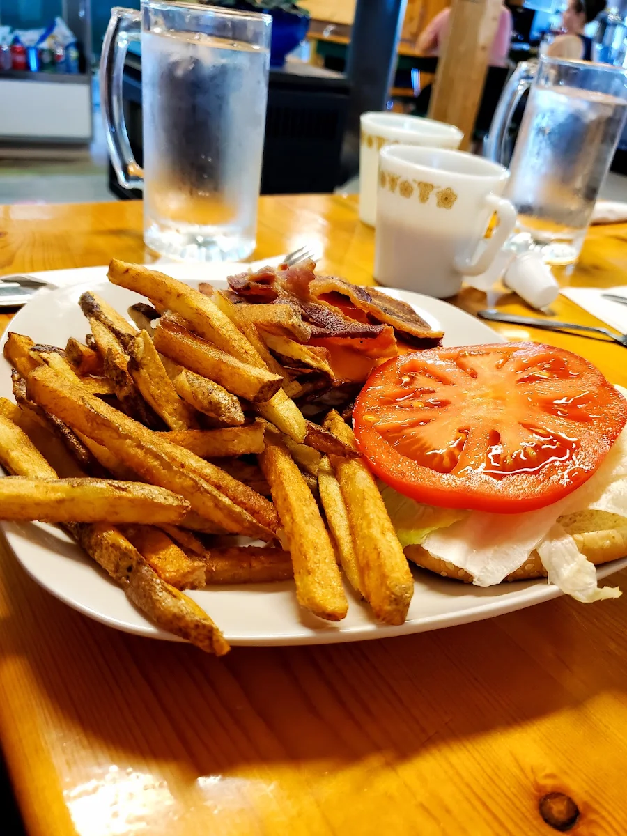 Highlights, Fort Alexandria Cafe & Fruit Stand