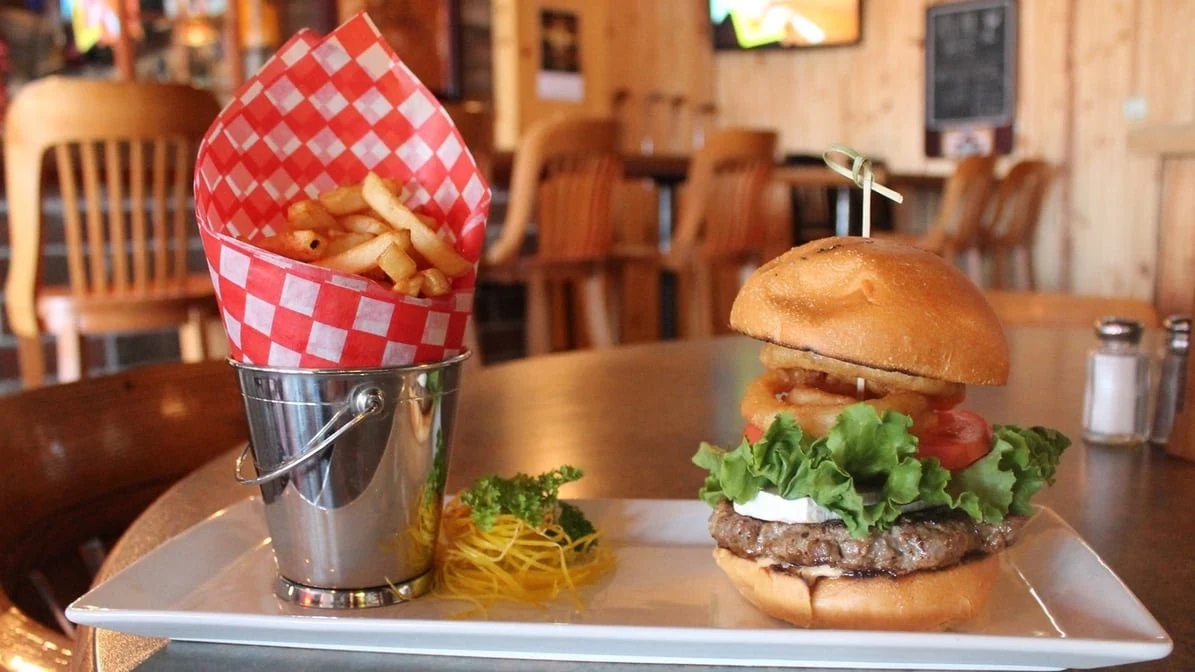 Highlights, Resto Bar Et Grill Friends Inc.