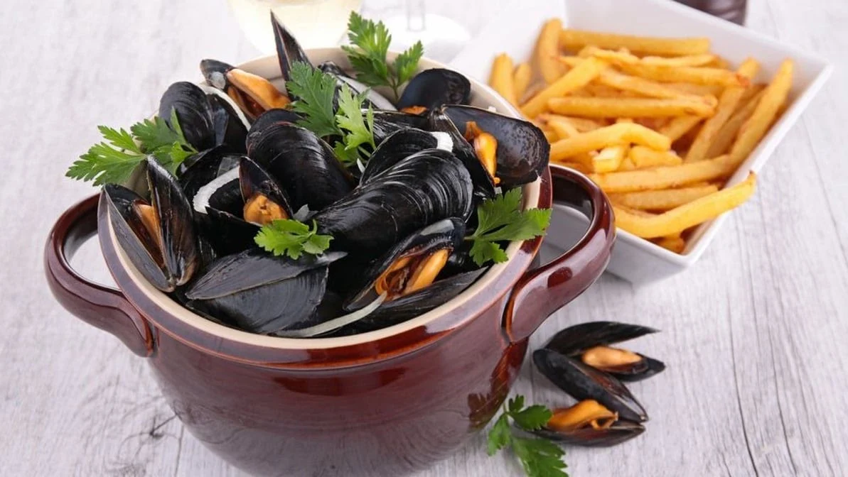 Moules & Frites, Resto Bar Et Grill Friends Inc.