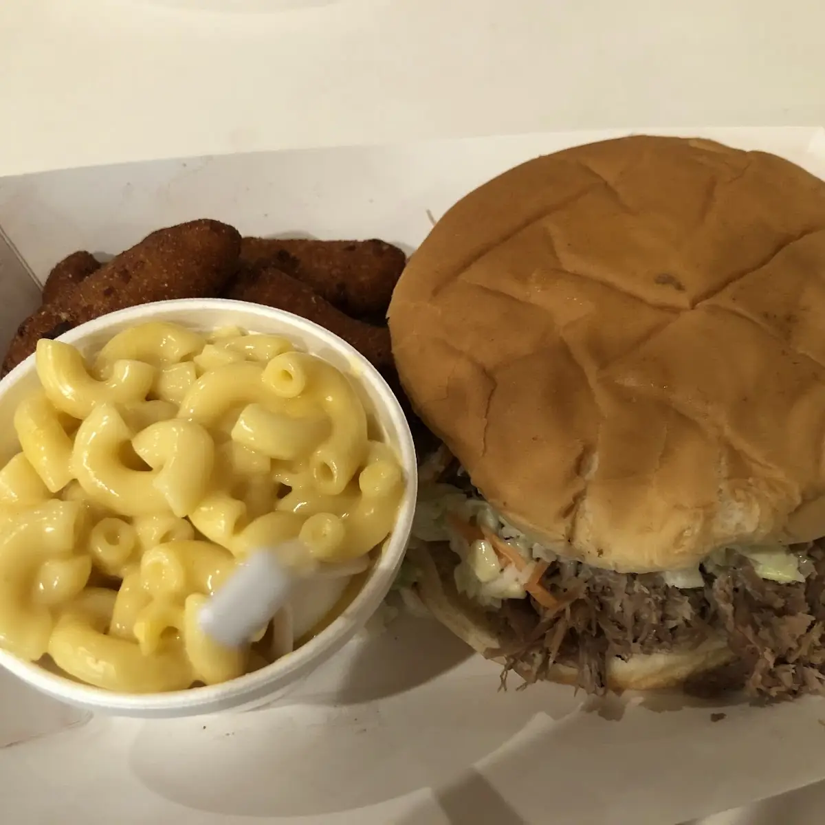 Mac N Cheese and Pulled Pork Sandwich