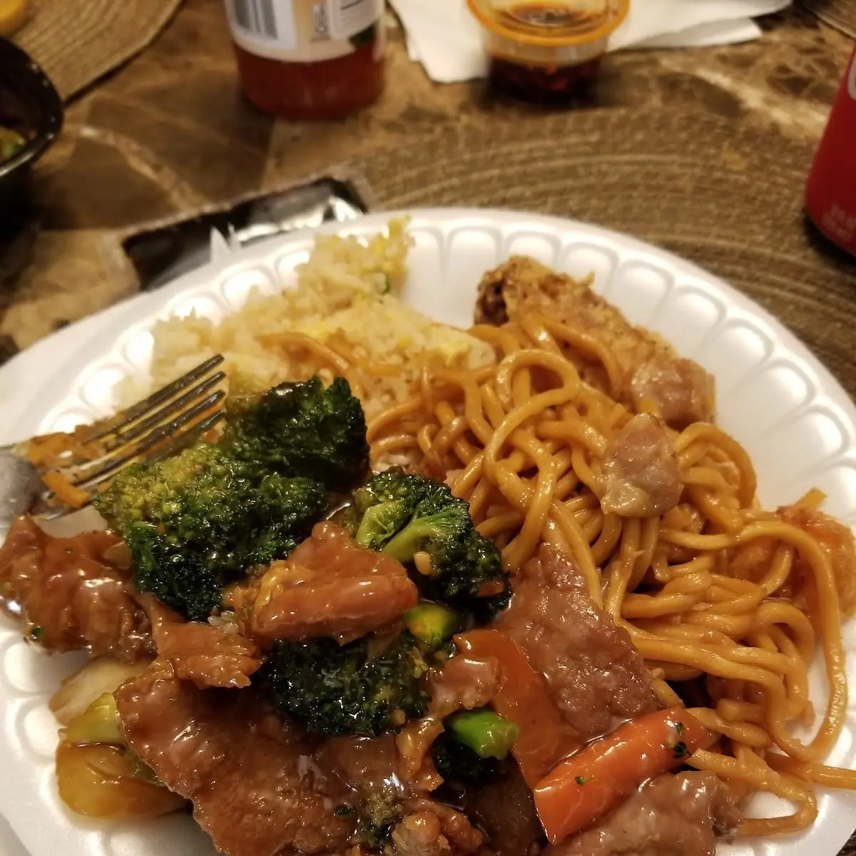 Delivery Broccoli Beef House Chow Mein Fried Rice Spicy Chicken Wings and Fried Chicken Wontons