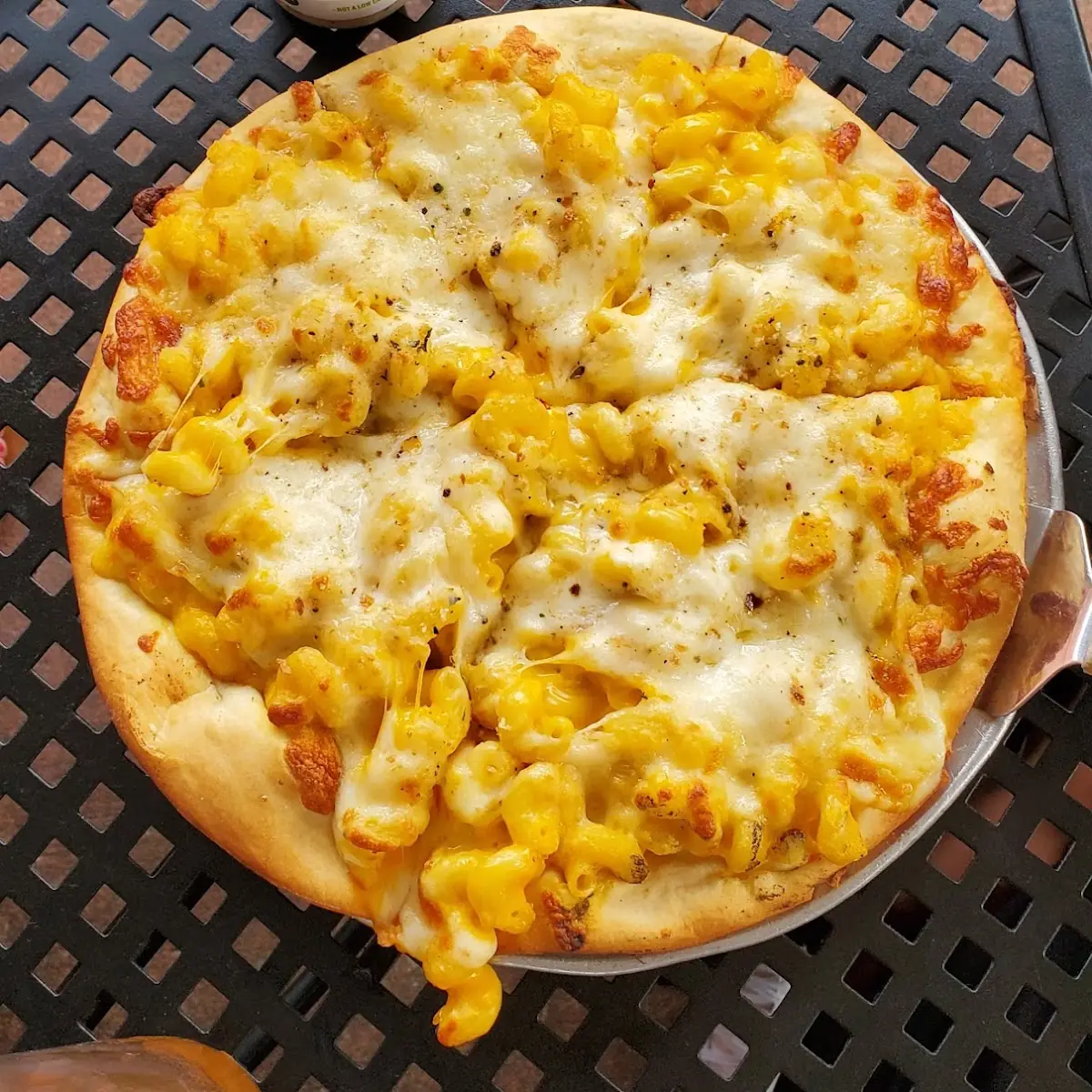 Mac & Cheese Pizza