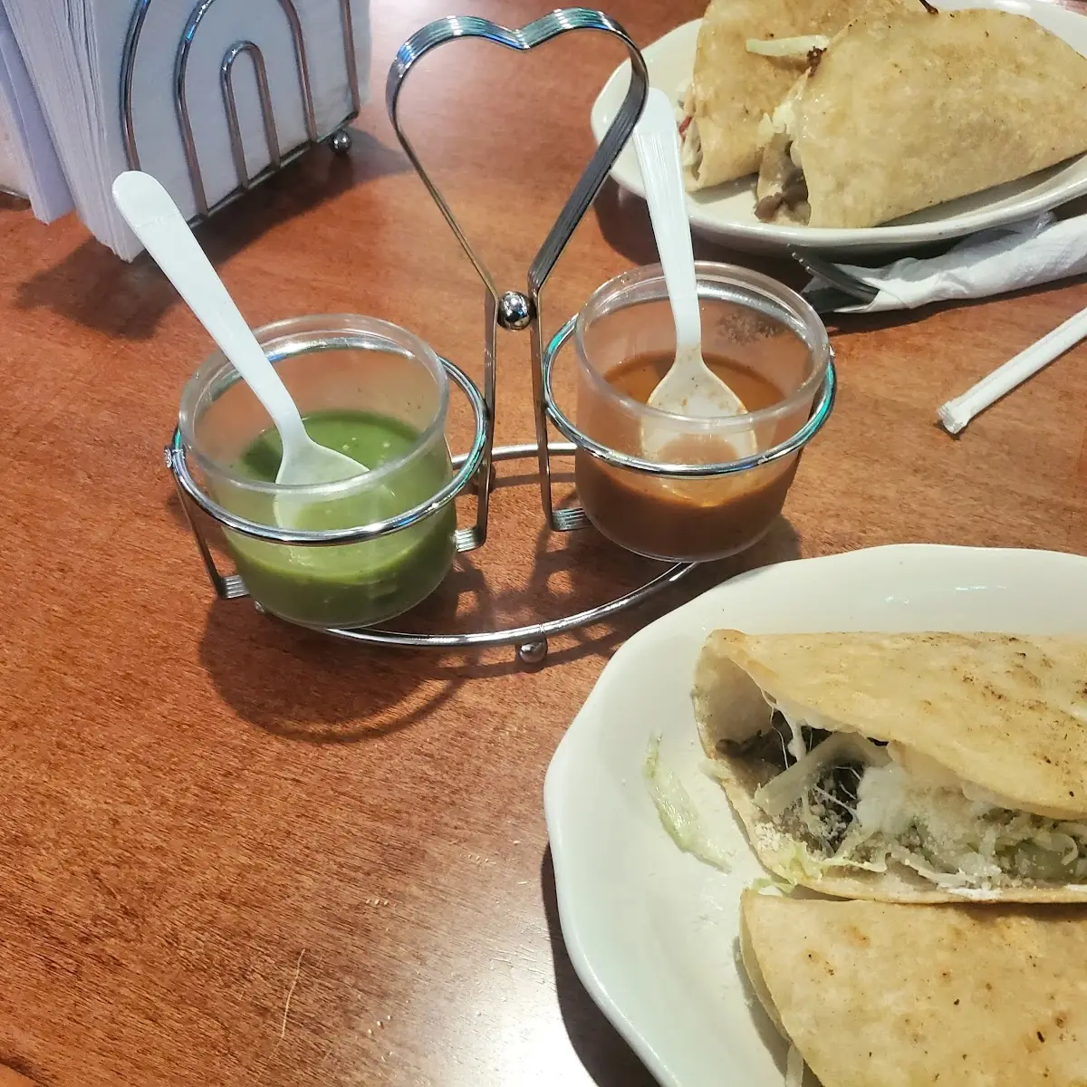 Salsa Verde Y Salsa Roja