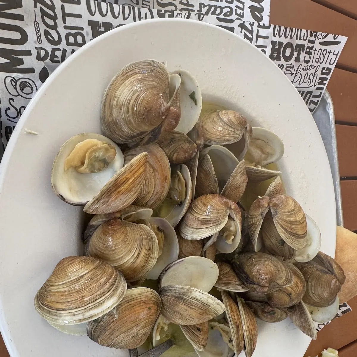 Steamed Clams in White