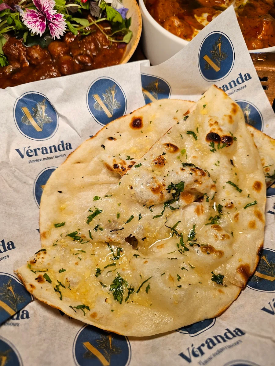 Naan À L'ail / Garlic Naan