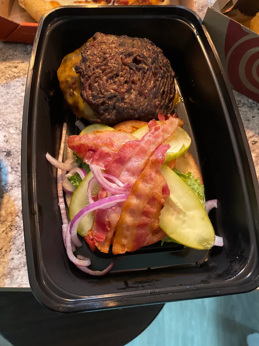 Boston-Sized Burger, Boston Pizza