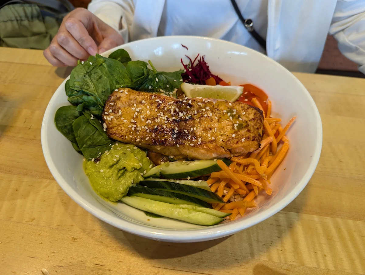 Salmon Power Bowl, Boston Pizza