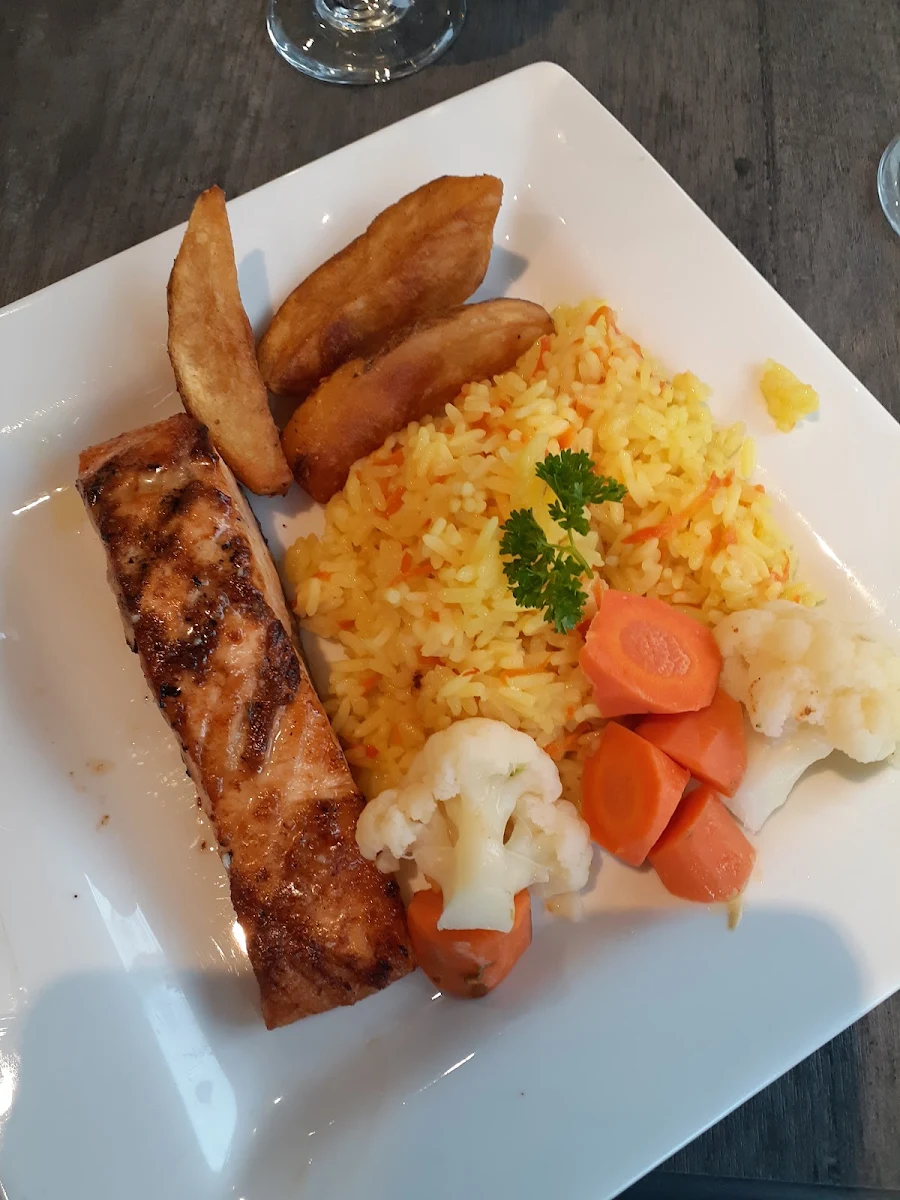 Grilled Salmon Fillet/ Fillet De Saumon Grillé