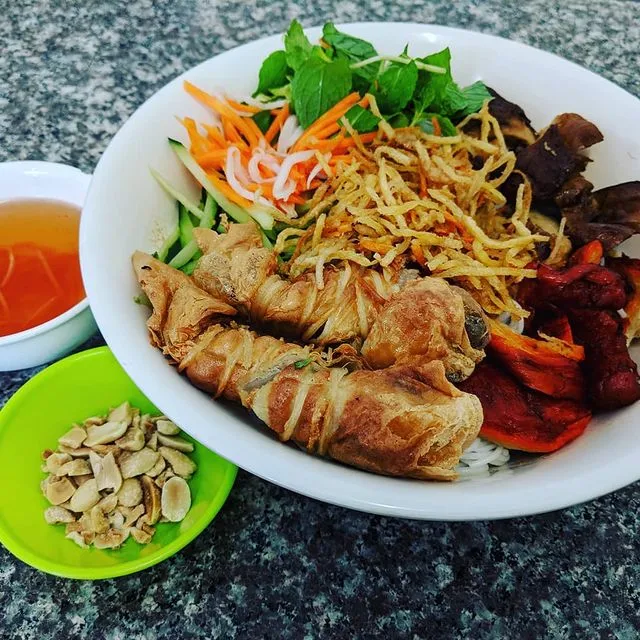 Bún Bì Chả Giò, Tinh Lac Vietnamese Vegetarian Restaurant