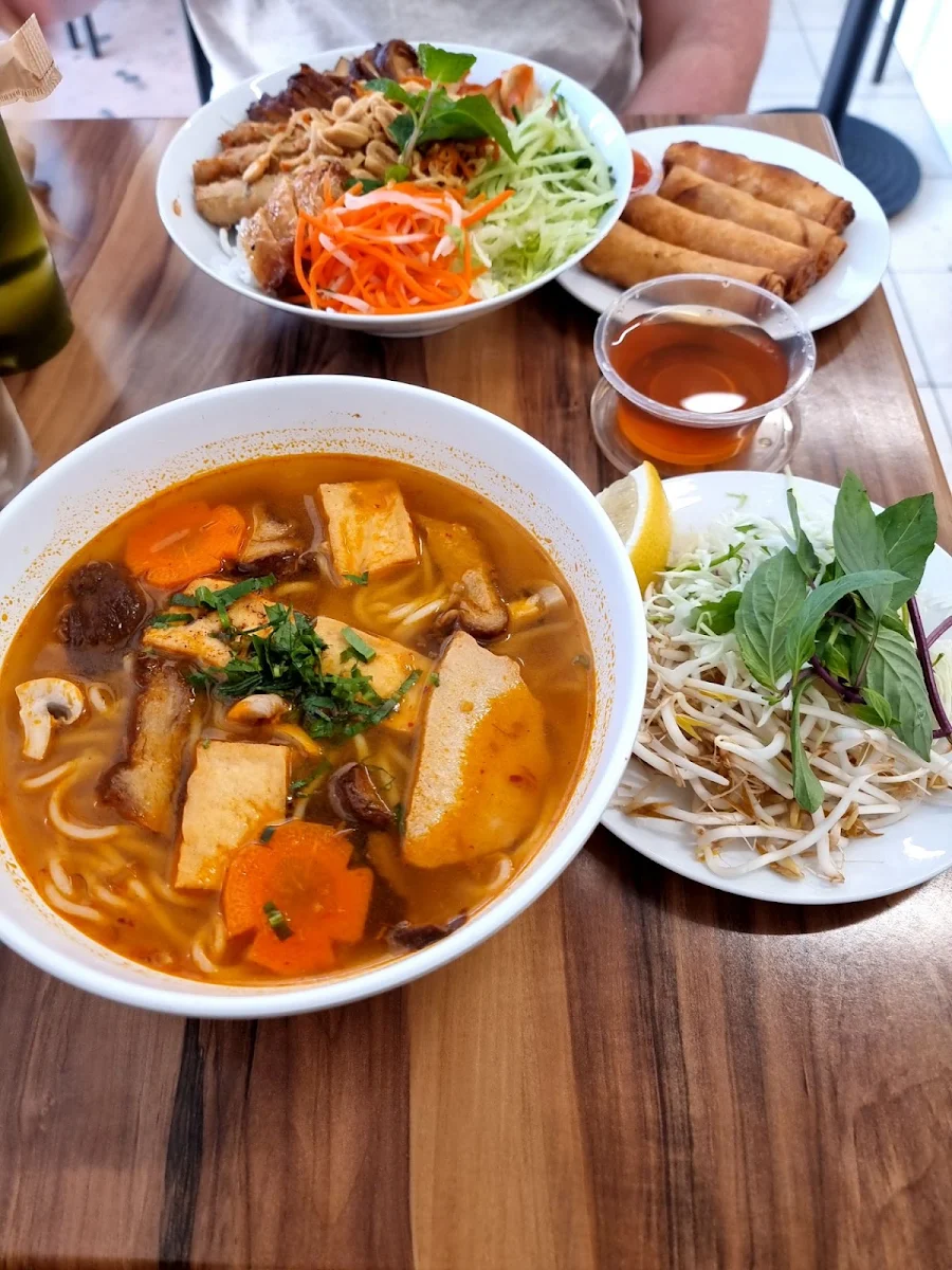 Bún Bò Huế Chây, Tinh Lac Vietnamese Vegetarian Restaurant