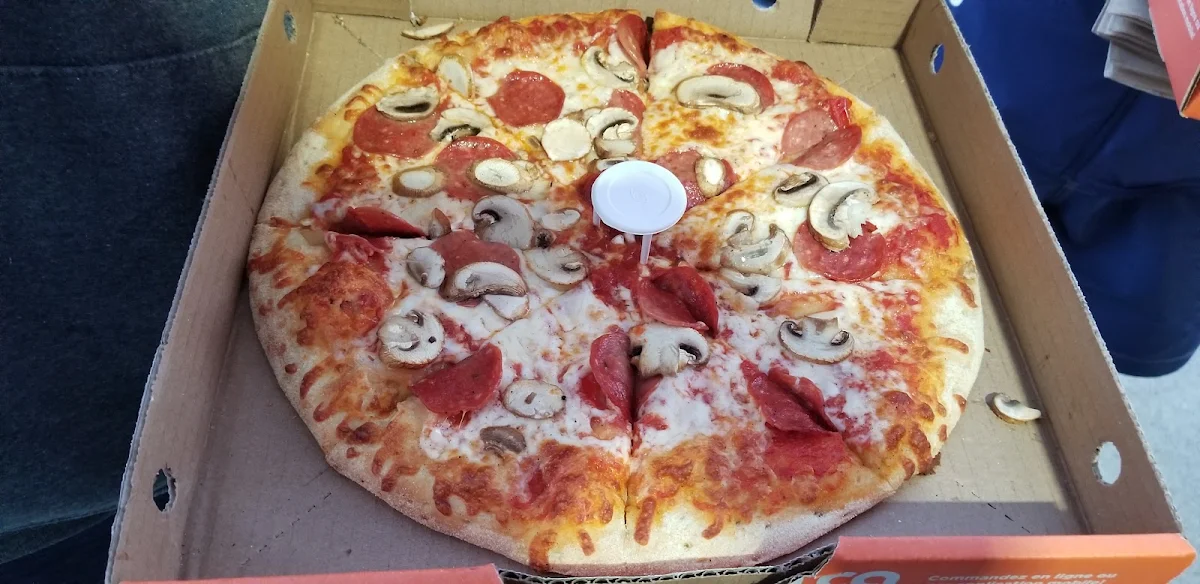 Pepperoni and Mushrooms Pizza, Pizza Pizza