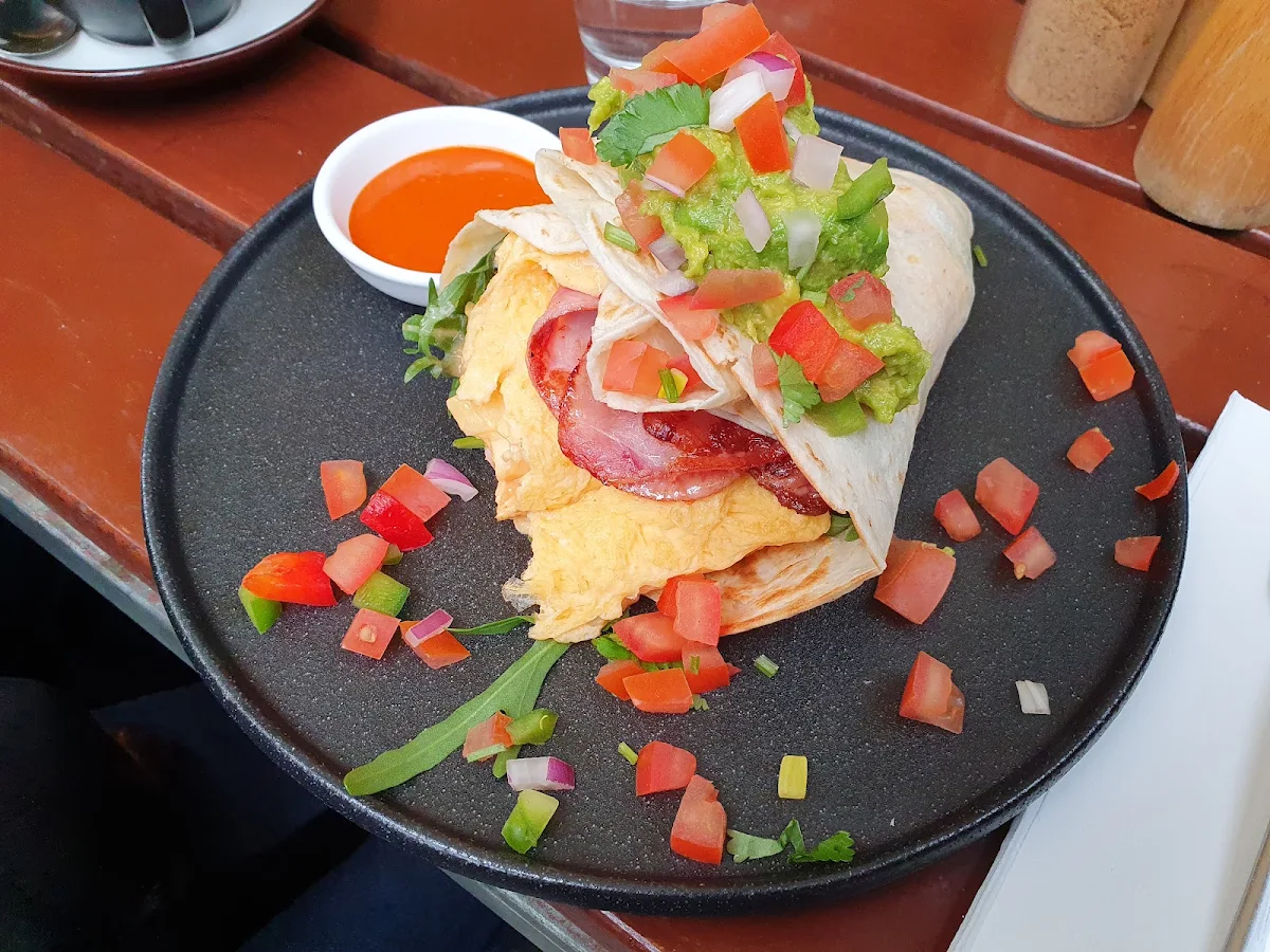 Breakfast Burrito, Las Chicas