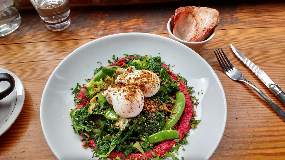 Charred Brekky Greens, Las Chicas