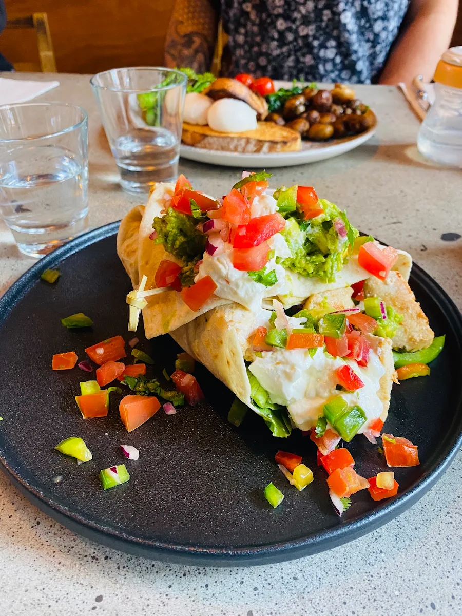 Chicken Tortilla, Las Chicas